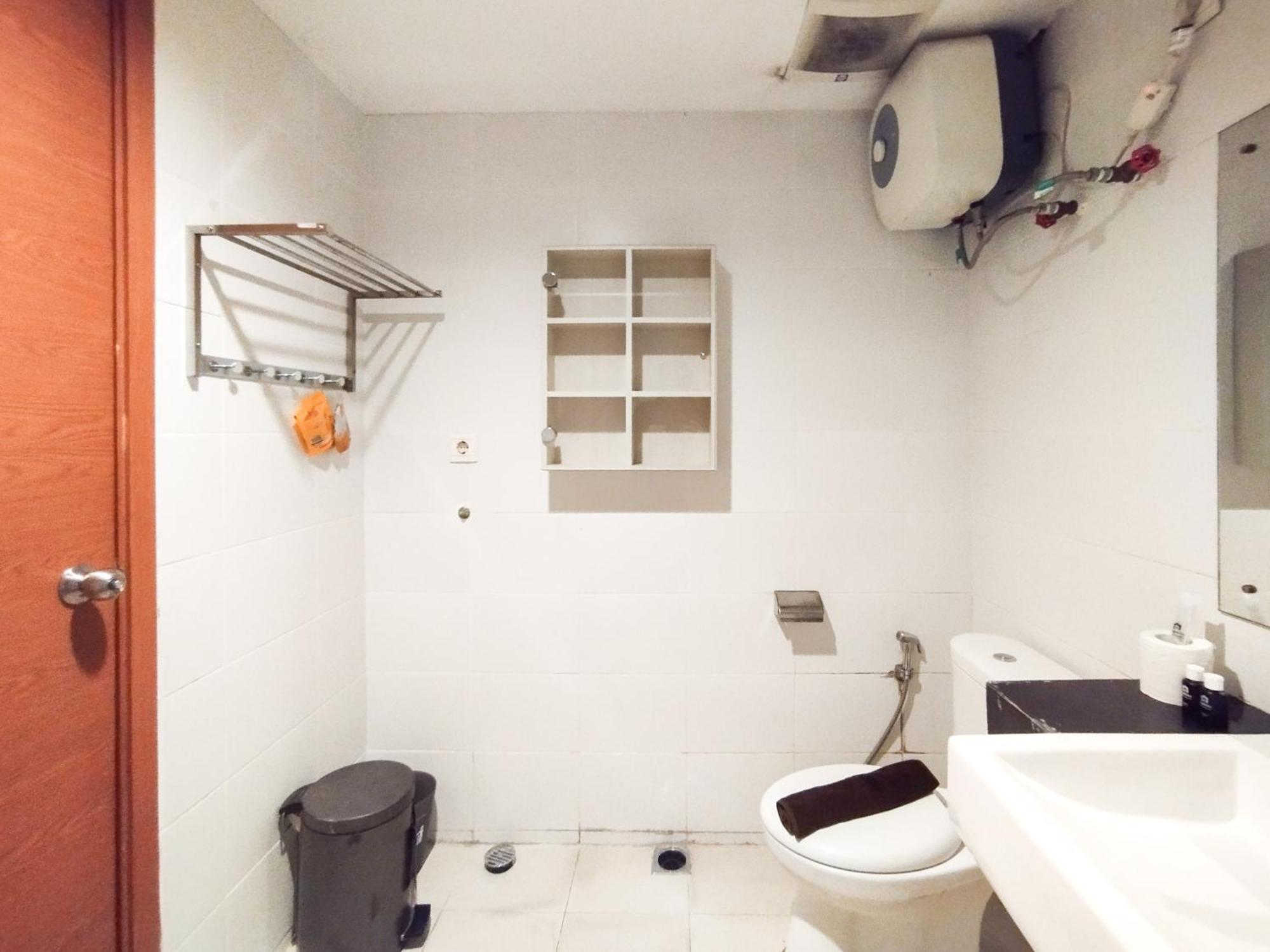 Simply And Comfy Studio Room Apartment Beverly Dago By Travelio Bandung Esterno foto