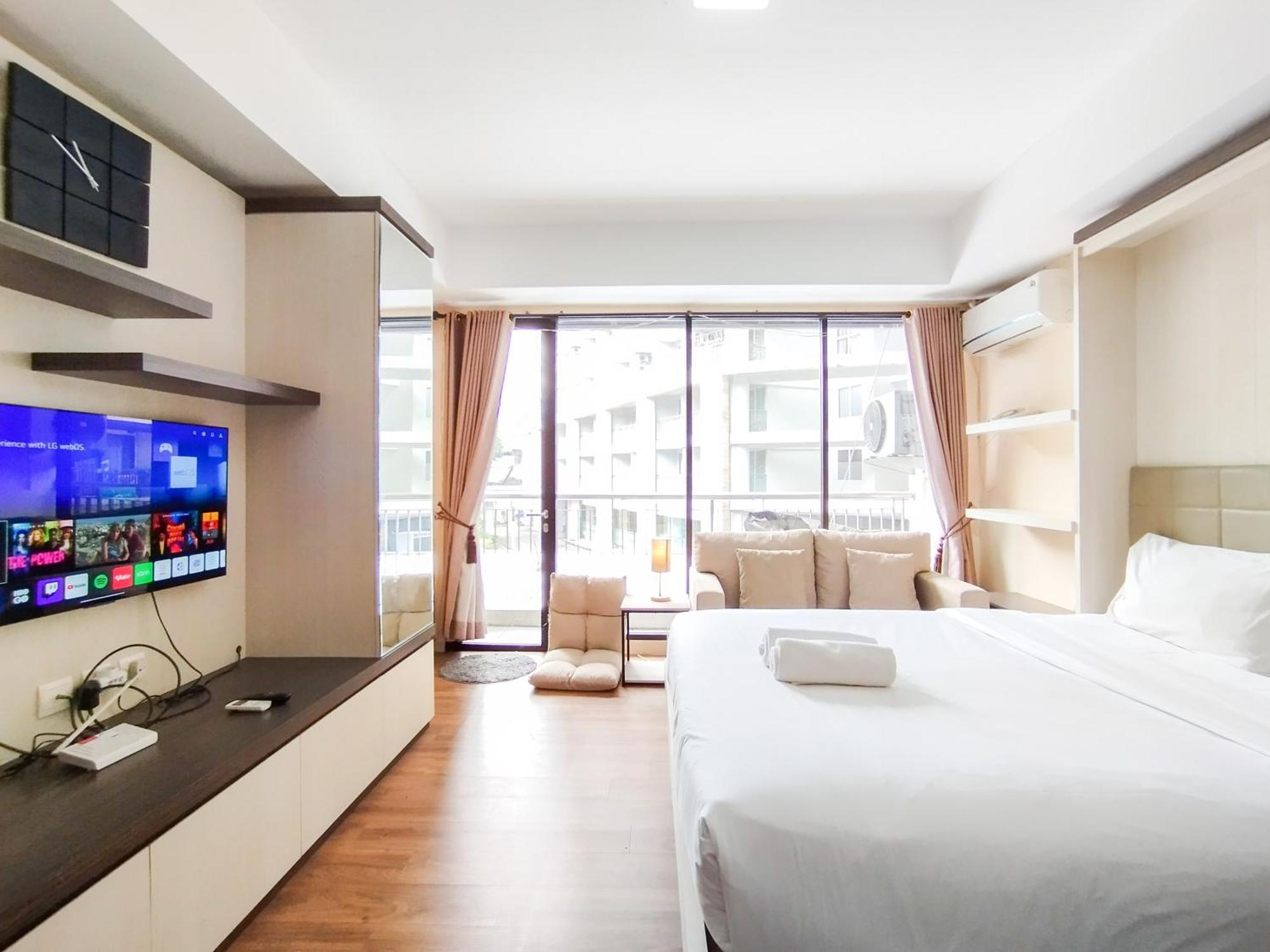 Simply And Comfy Studio Room Apartment Beverly Dago By Travelio Bandung Esterno foto