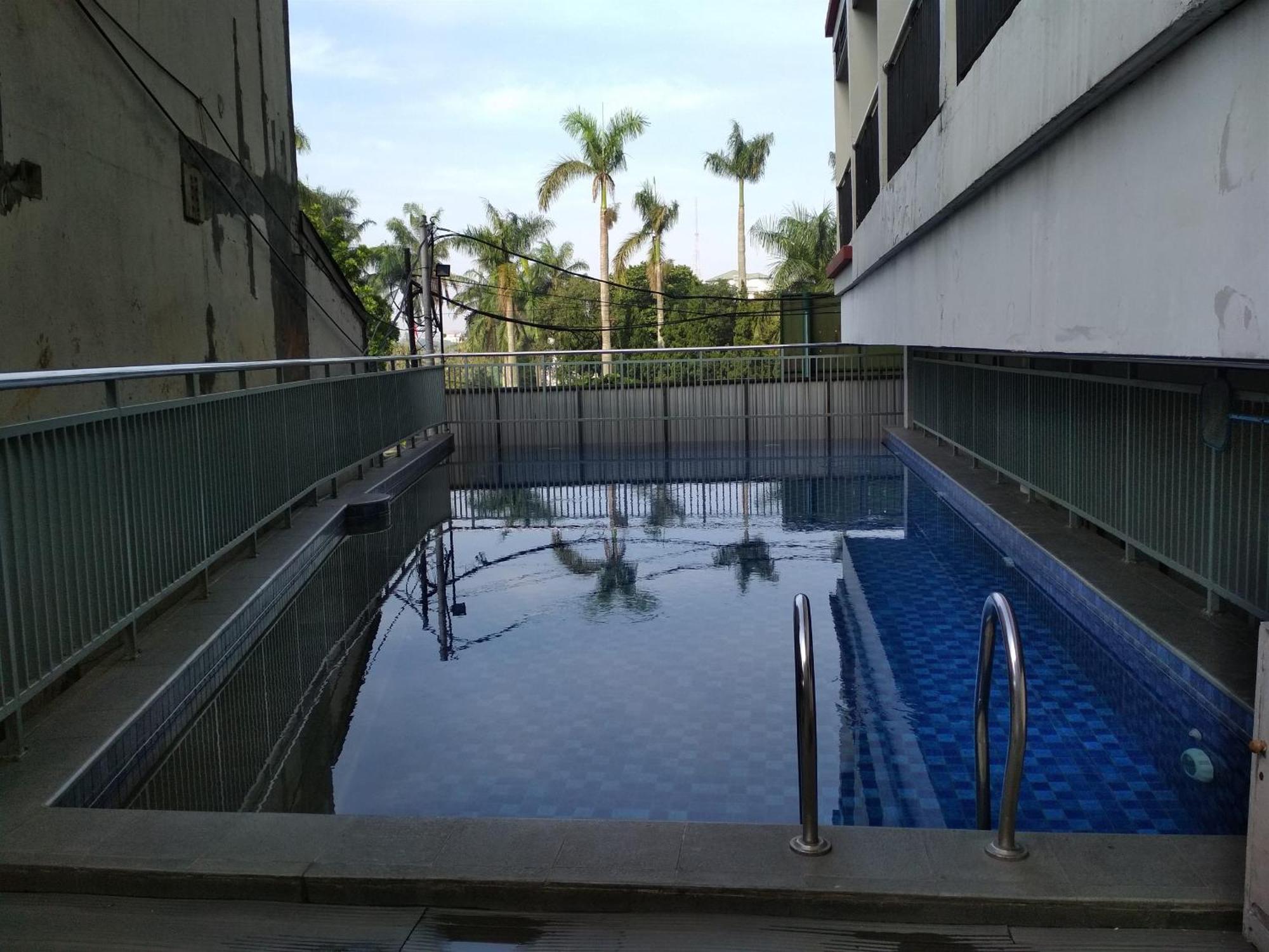 Simply And Comfy Studio Room Apartment Beverly Dago By Travelio Bandung Esterno foto