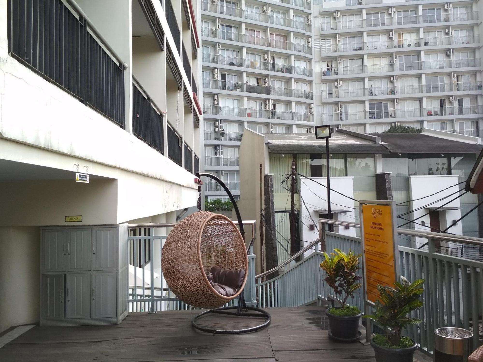 Simply And Comfy Studio Room Apartment Beverly Dago By Travelio Bandung Esterno foto