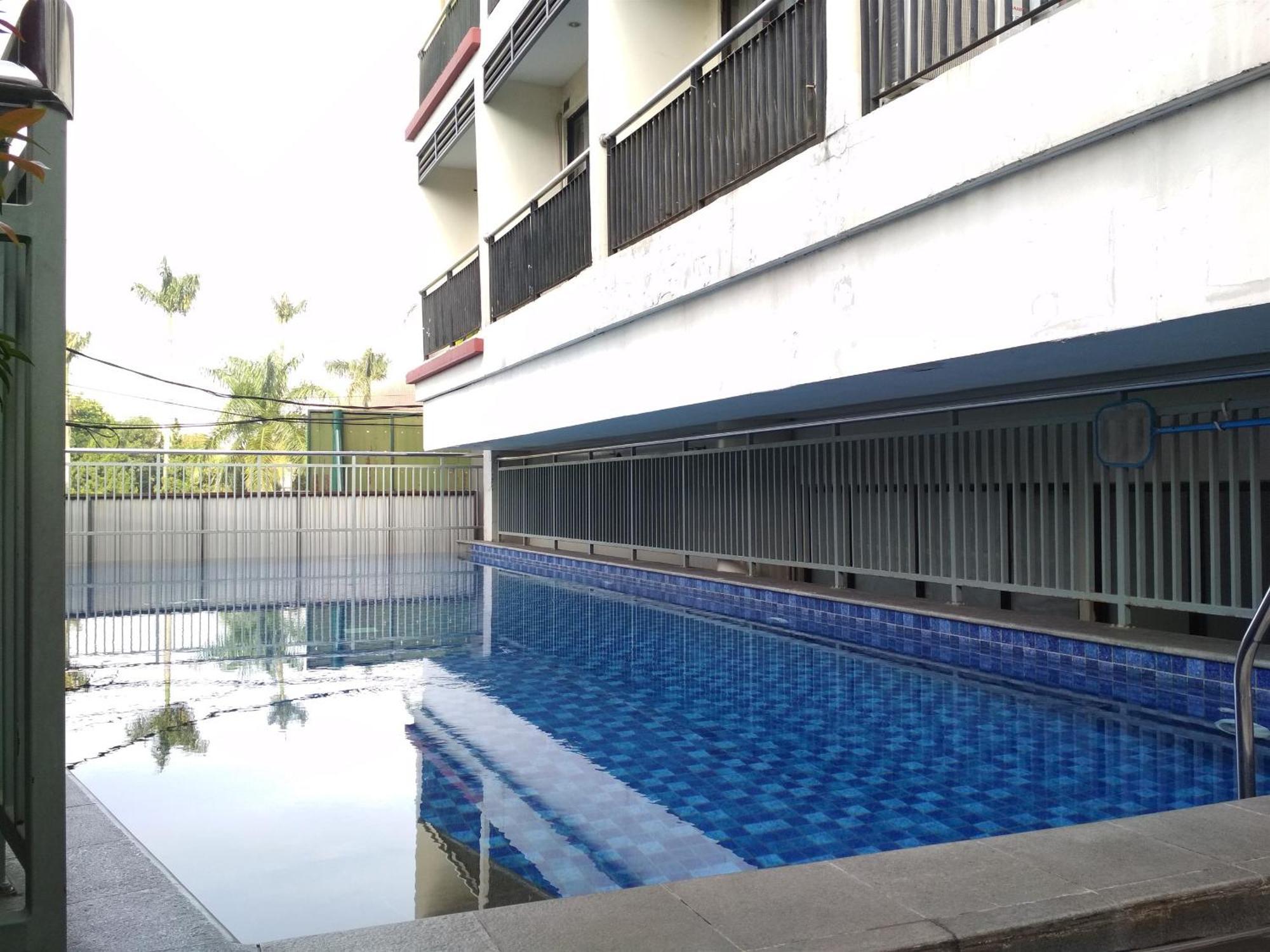 Simply And Comfy Studio Room Apartment Beverly Dago By Travelio Bandung Esterno foto