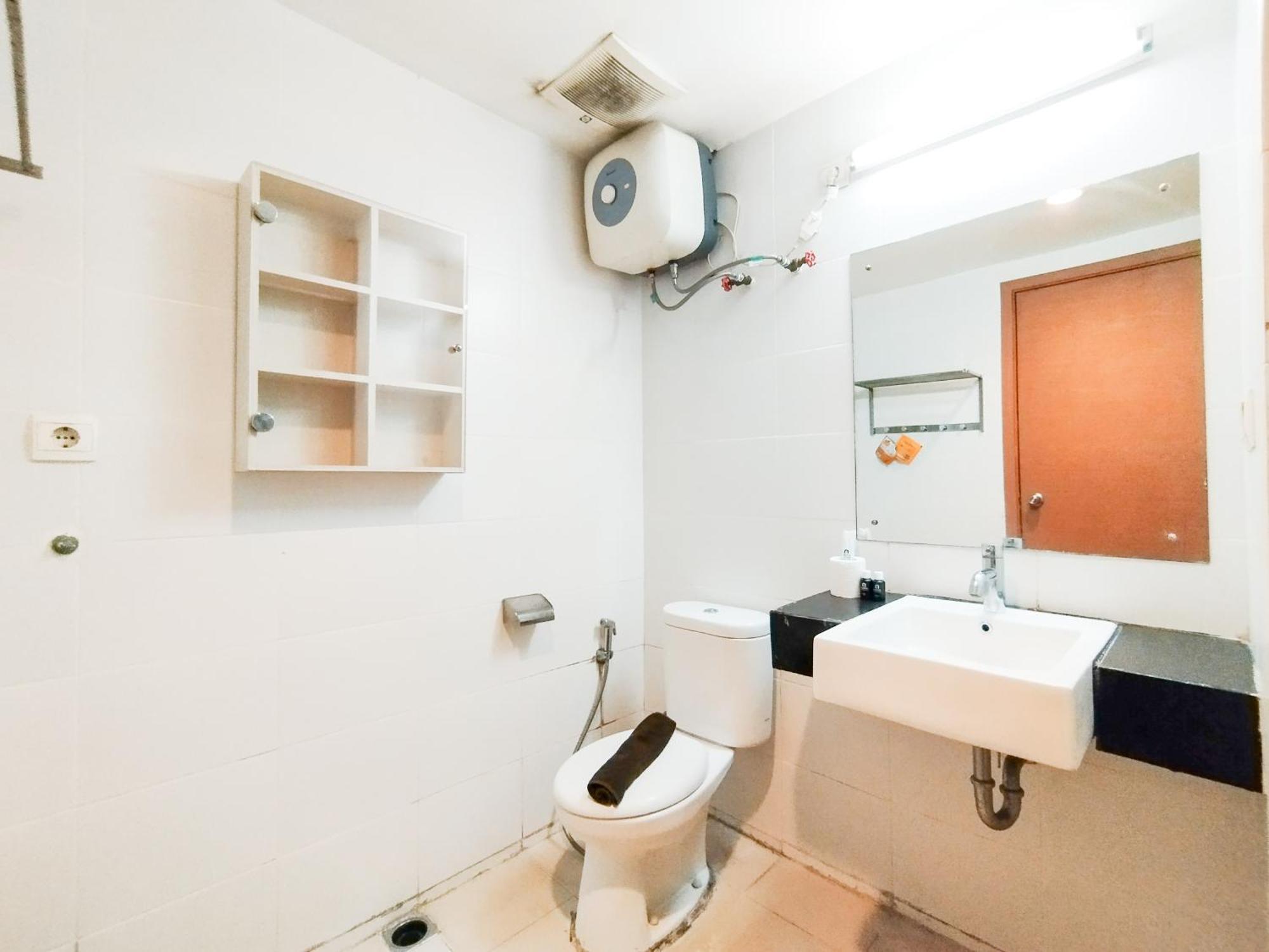Simply And Comfy Studio Room Apartment Beverly Dago By Travelio Bandung Esterno foto