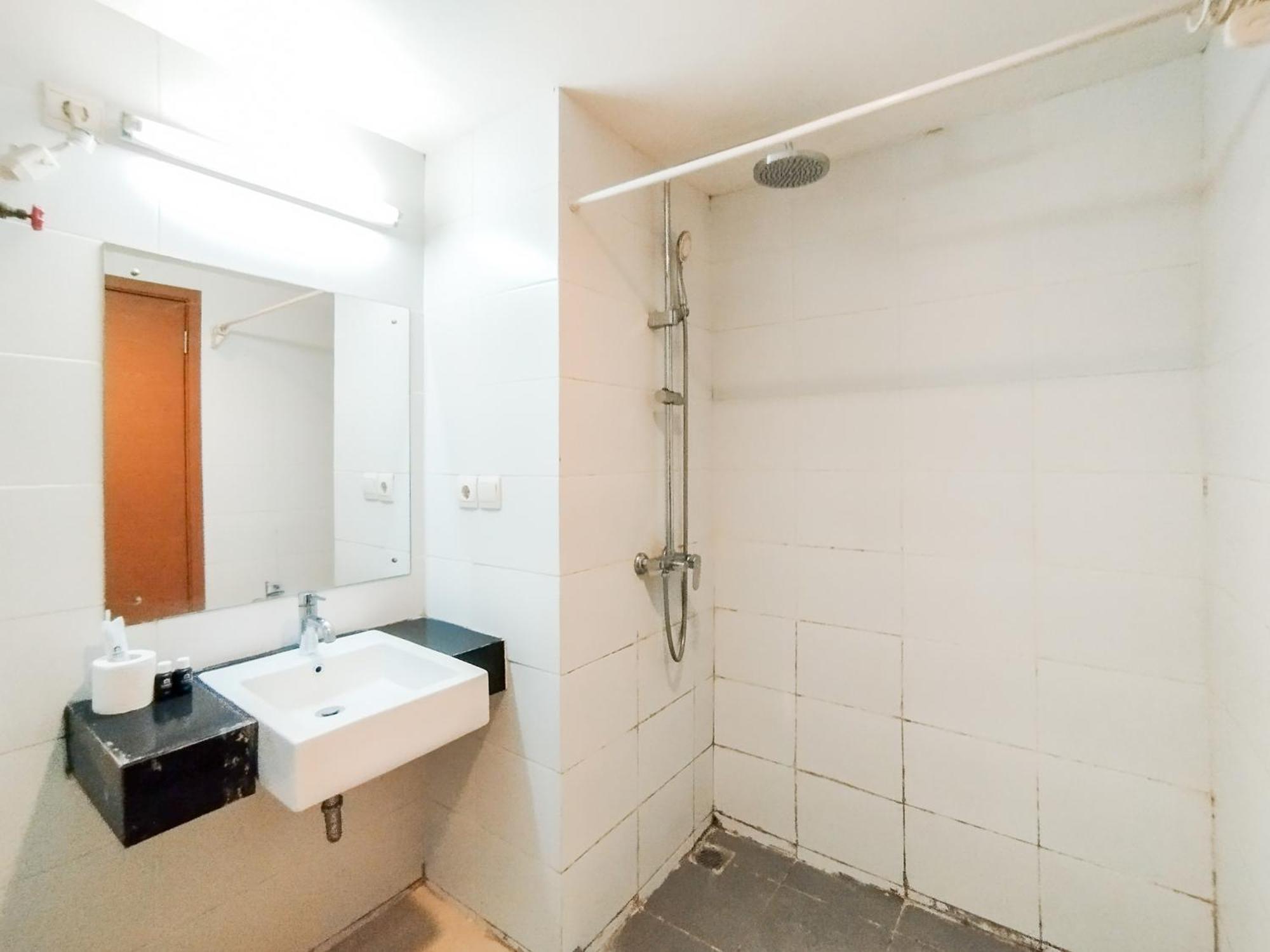 Simply And Comfy Studio Room Apartment Beverly Dago By Travelio Bandung Esterno foto